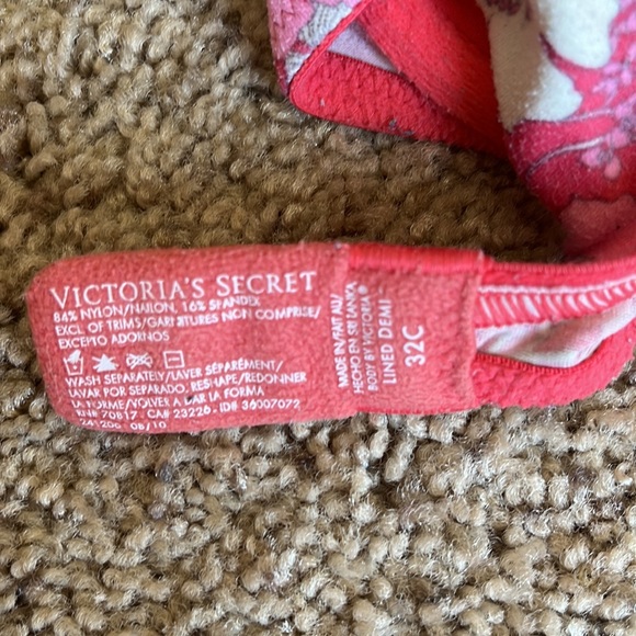 Victoria’s Secret Body by Victoria Lined Demi Bra - Picture 4 of 4